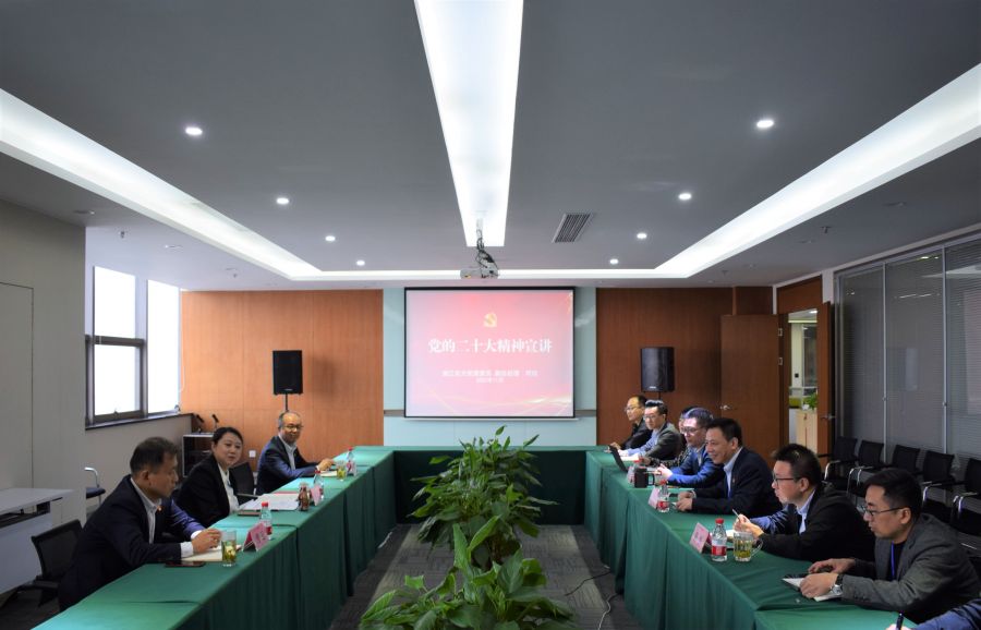 1672818874702898w8SY.jpg 何欣(修后).jpg