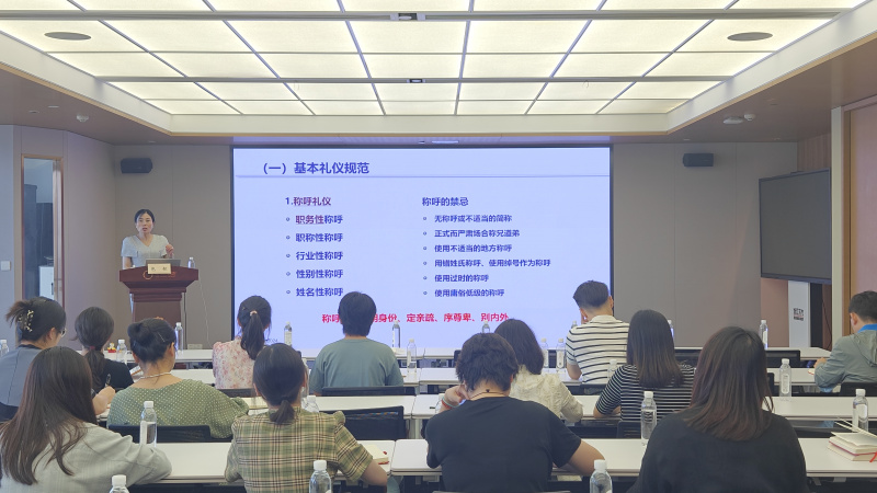 1726716447160678TJd8.jpg 浙江東方成功舉辦“悅話學堂”第四期講座暨“以禮賦能”商務禮儀培訓活動.jpg